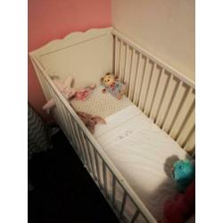 Commode met babybedje