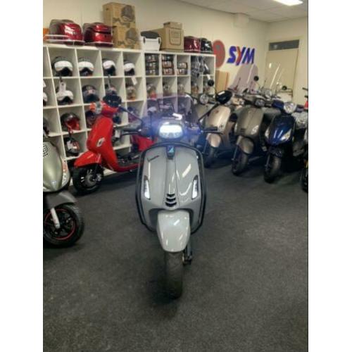 Vespa Sprint Nardo grey Bom Vol