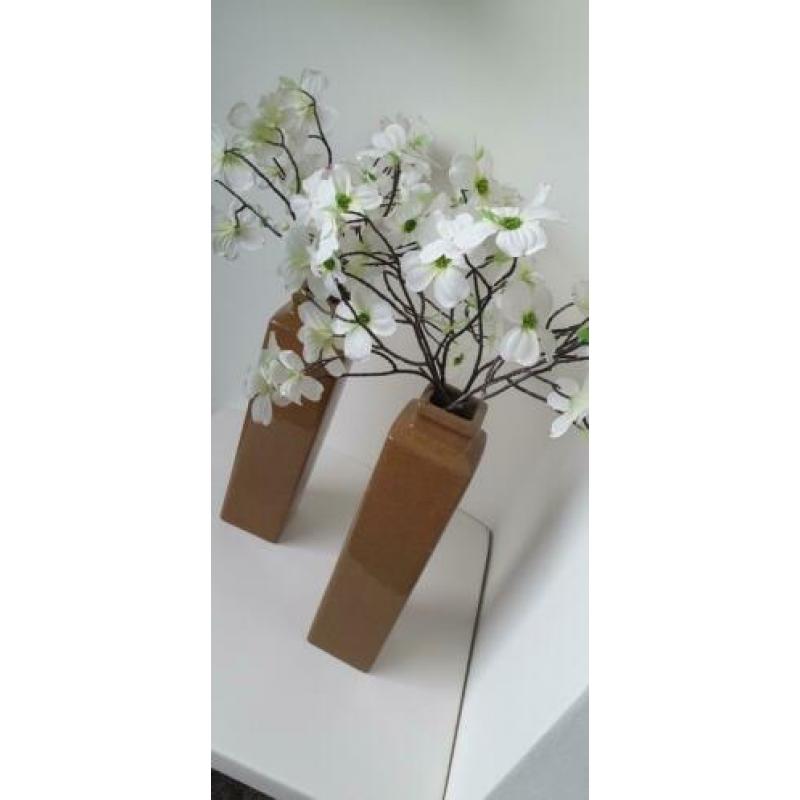 2 vazen met mooie kwaliteit nep-orchideeën