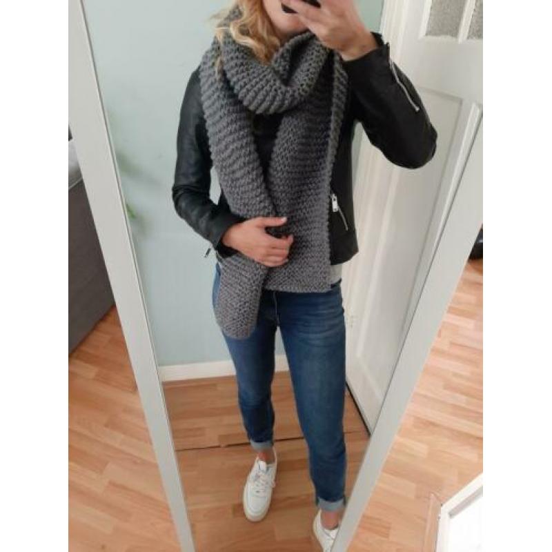 Nieuw handgemaakte sjaal grijs