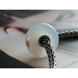 Witte Agaat van Trollbeads. (retired)