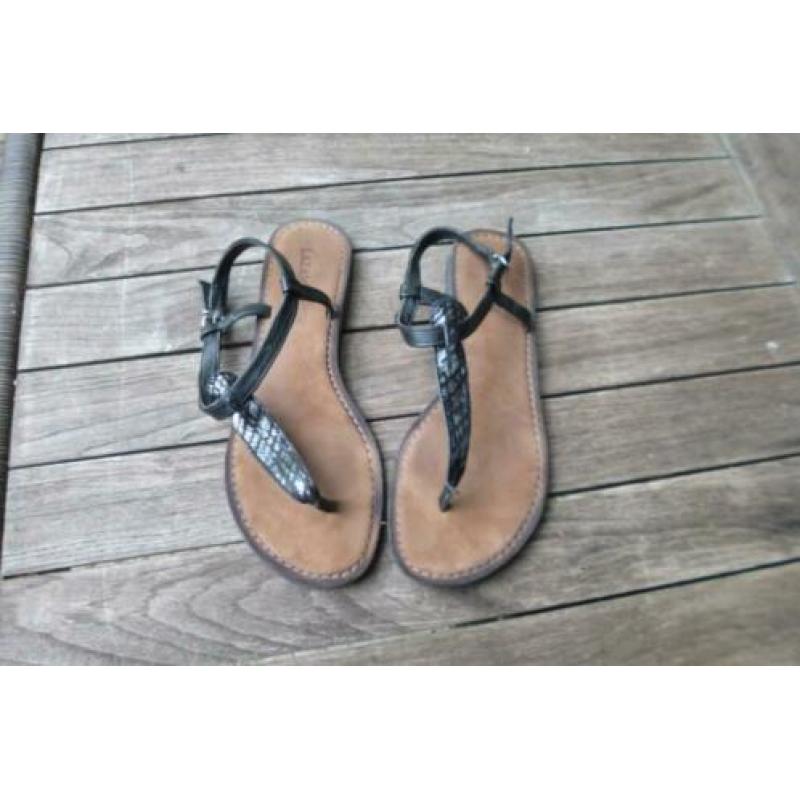 Mooie LAZAMANI sandalen maat 42