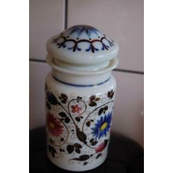 Grote porseleinen theebus, opaline theebus
