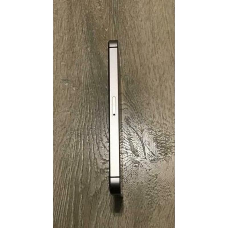 Apple iPhone SE 128 GB