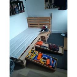 pallet bed