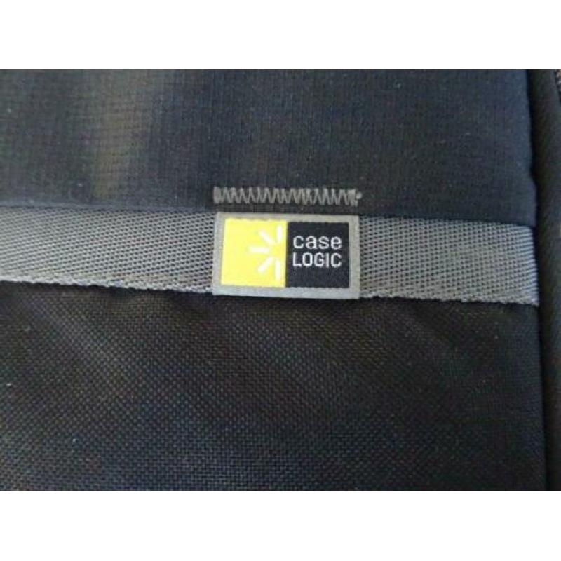 Case Logic Huxton 13,3 " 33,1* 24,3 * 2,8 cm ZWART ZGAN;