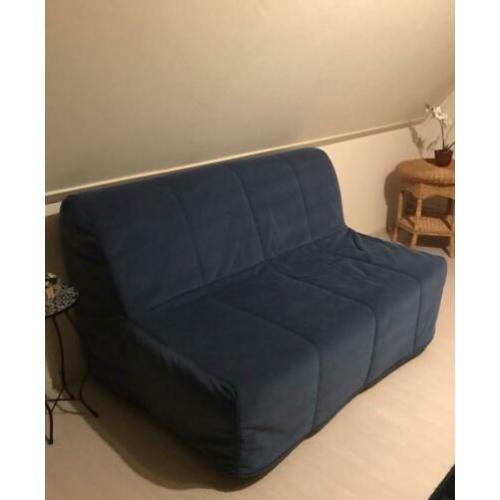 Mooi bijna nieuwe zit/slaapbank 140/190 met dekbed en hoes