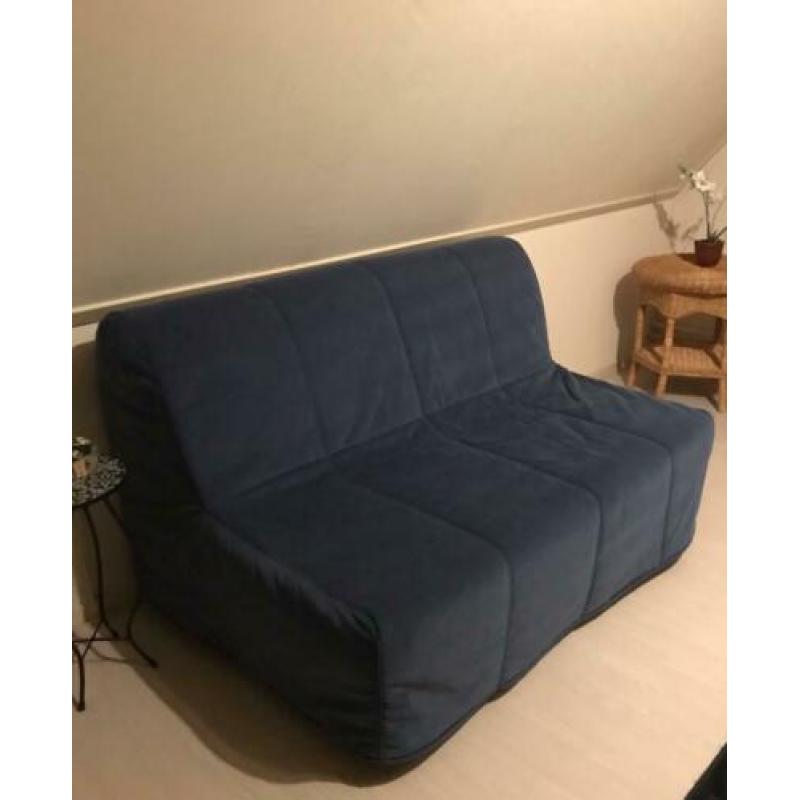 Mooi bijna nieuwe zit/slaapbank 140/190 met dekbed en hoes