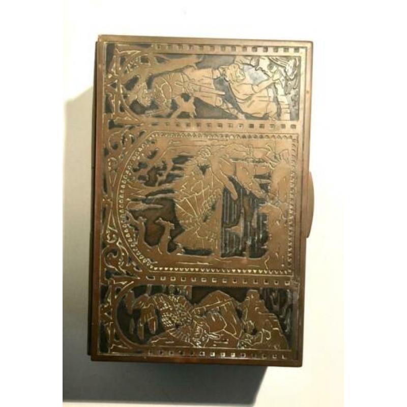 Oud kistje bekleed met koper