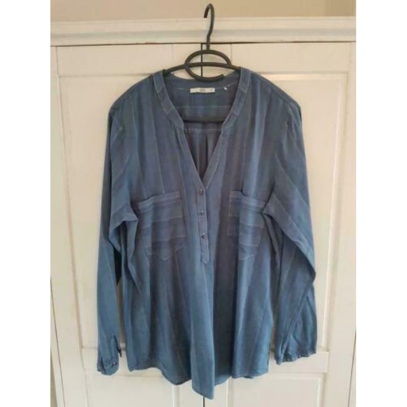 Mooie blouse van EDC, donkerblauw maat XL.