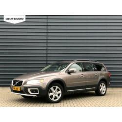 Volvo XC70 2.4 D5 Momentum | Schuifdak | Leder | Trekhaak