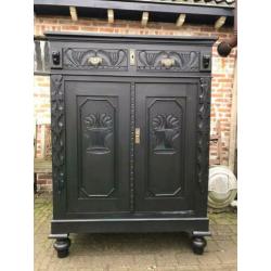 Oude kast linnenkast meidenkast