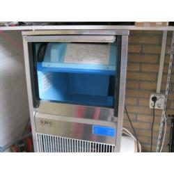 Te koop ITV ijsklontjes machine voor de horeca of hobby bar