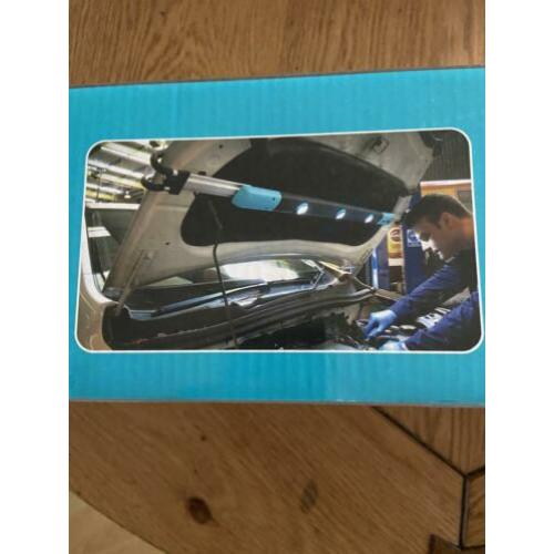 Nog nieuw in de verpakking:motorkap &interieur-lamp