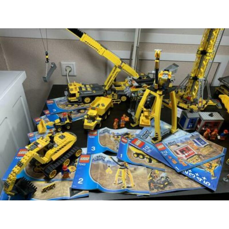 Grote partij lego construction site hijskraan bouwplaats.
