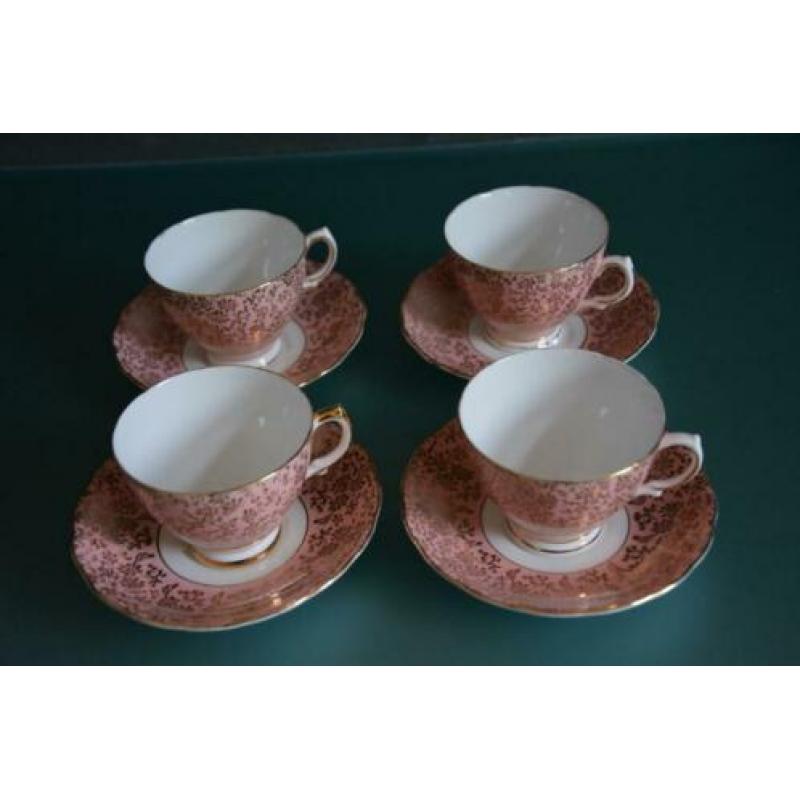 4 roze kop en schotel coclough