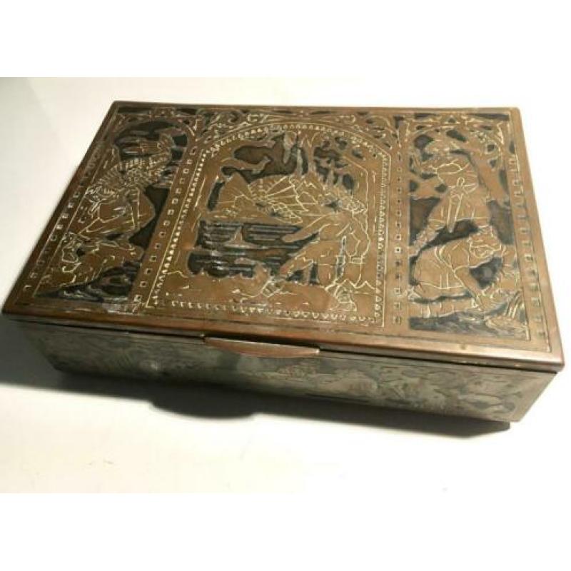 Oud kistje bekleed met koper