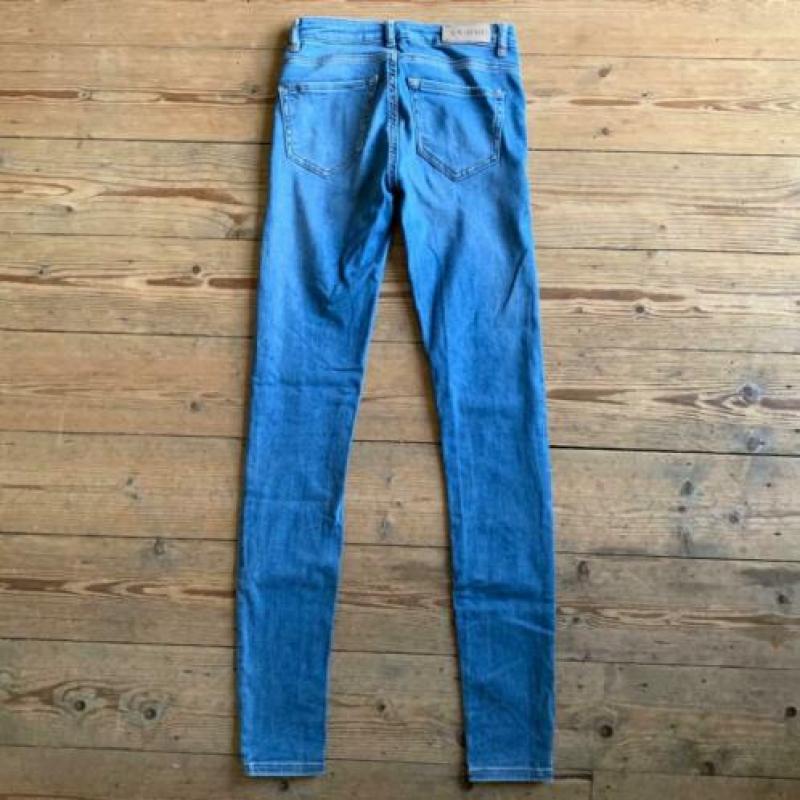 * SUPERTRASH, mt 25 * Paradise skinny jeans, zgan!
