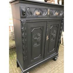 Oude kast linnenkast meidenkast