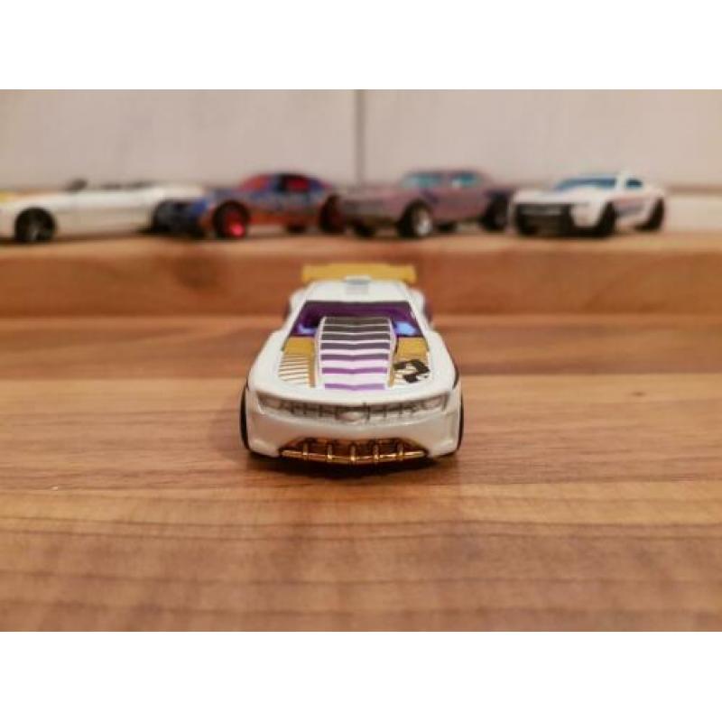 Hotwheels 2012 Chevrolet Camaro wit