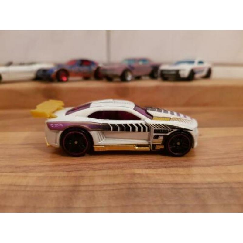Hotwheels 2012 Chevrolet Camaro wit