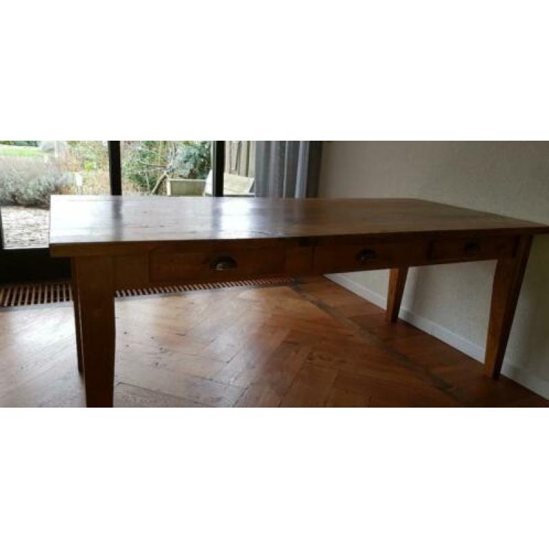 Eetkamertafel + evt. 6 eetkamerstoelen