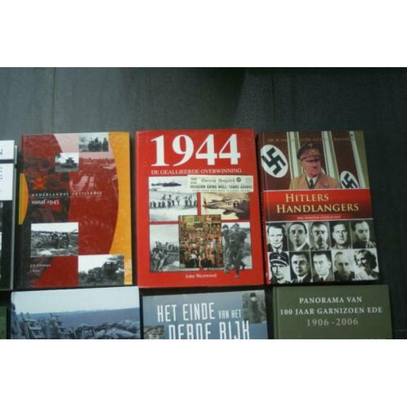 OORLOGSBOEKEN..... (32 Verschillende Titels)