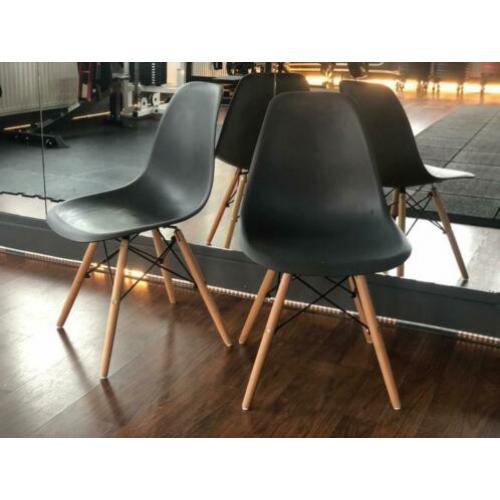 4 zeer nette stoelen