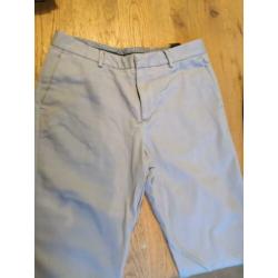 2 heren pantalons maat 46, nooit gedragen.