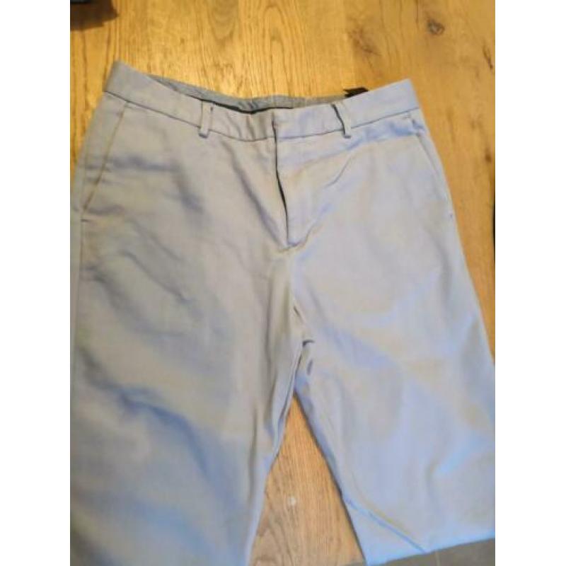 2 heren pantalons maat 46, nooit gedragen.