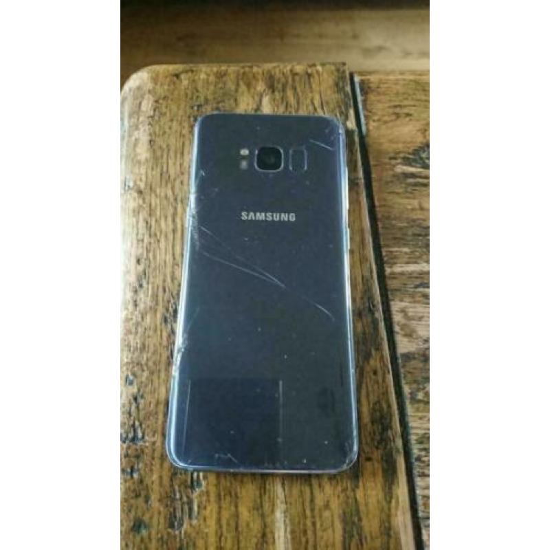 Samsung galaxy S8 met barsten met lader