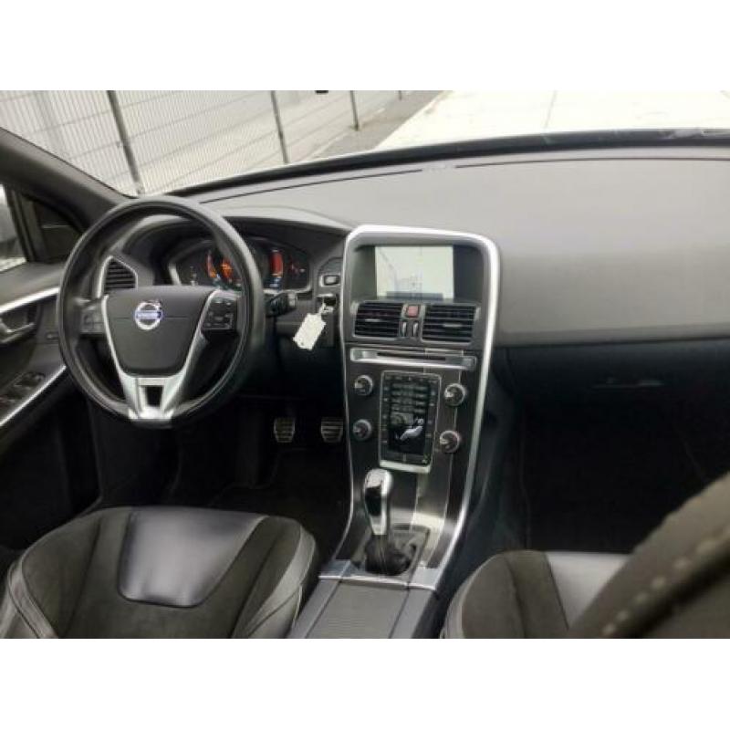 Volvo XC60 2.0 D4 FWD R-Design | Camera | Navigatie | PDC V+