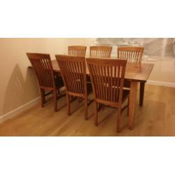Teakhouten eettafel met 6 bijpassende stoelen