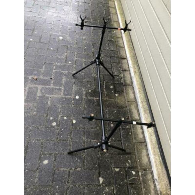 Rodpod voor 3 hengels, inclusief backrest
