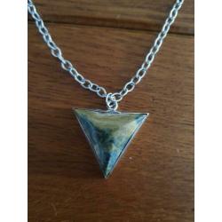 Zilveren (835) hanger met driehoek (edel)steen + 925 ketting