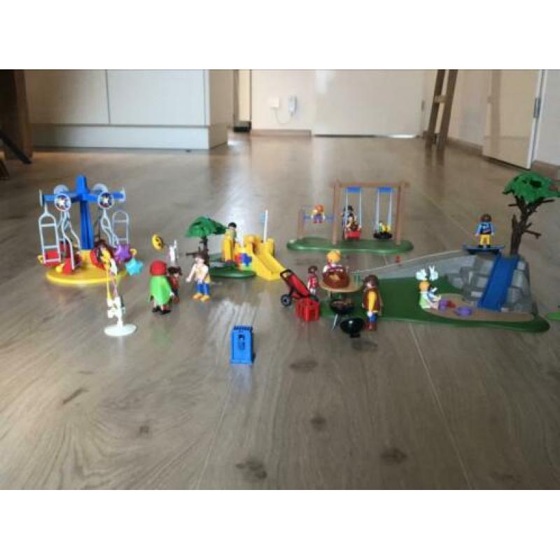 Playmobil speeltuin en clown met ballonnen