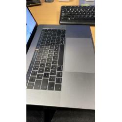 Macbook pro 15 / 2017 / 16GB / radeon 555 / I7 / touchbar