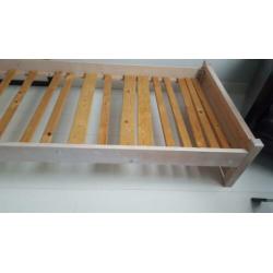 Houten 1 persoons bed