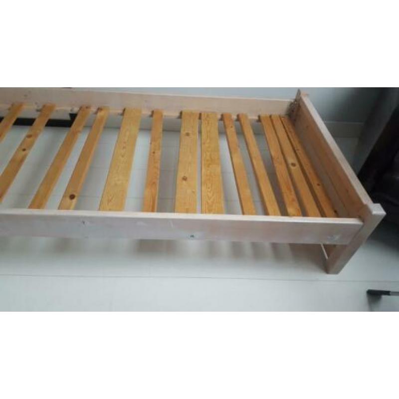 Houten 1 persoons bed