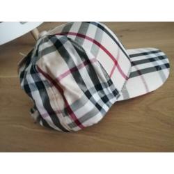 Burberry licht bruin beige pet nw ongedragen