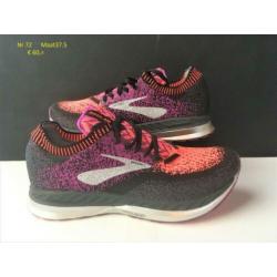 Sportschoenen nieuw 67 t/m 75 % korting .