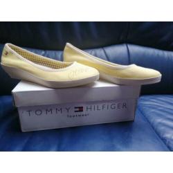 New Hilfiger Ladies 39 lemon pumps