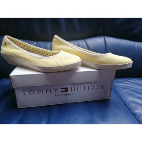 New Hilfiger Ladies 39 lemon pumps