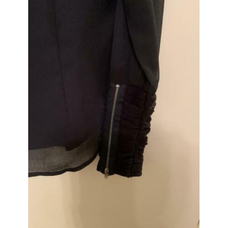 Share Female blouse. Maat 40. Nieuw