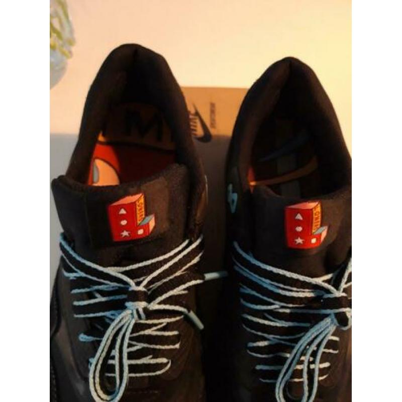 Nike Air Maxim 1+ black/black_sport red-BLTC BL maat 42,5