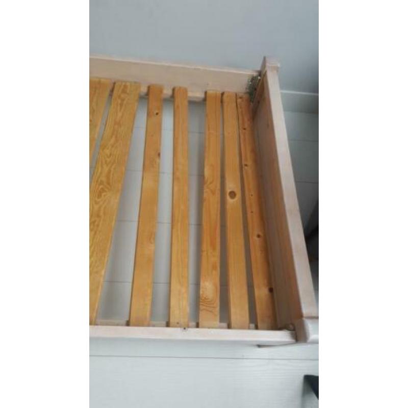 Houten 1 persoons bed
