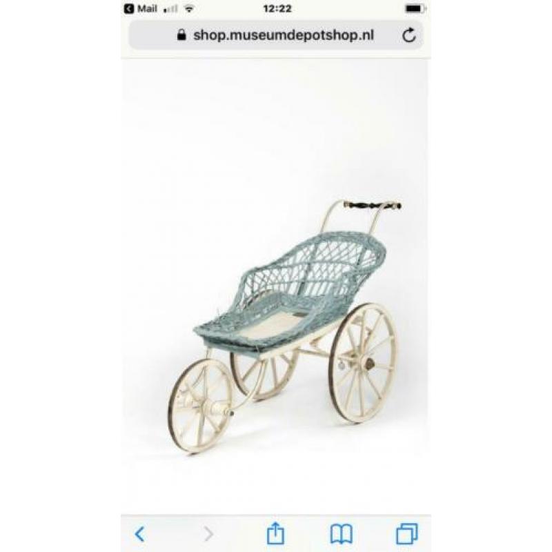 Rieten kinderwagen uit 1880