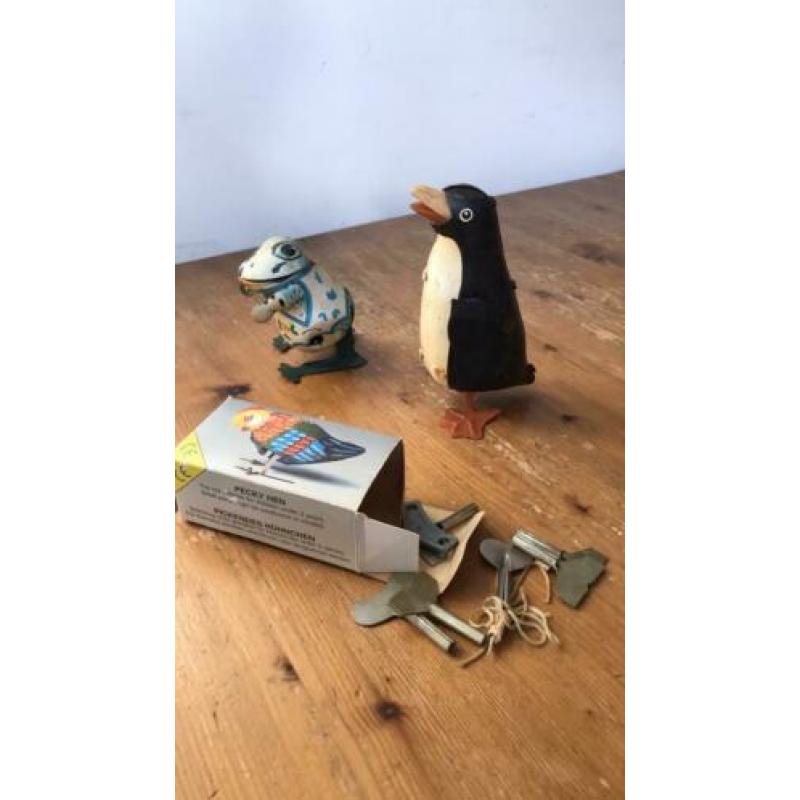 Blikken speelgoed uit erfenis. Alles werkt
