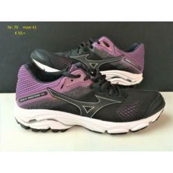 Sportschoenen nieuw 67 t/m 75 % korting .
