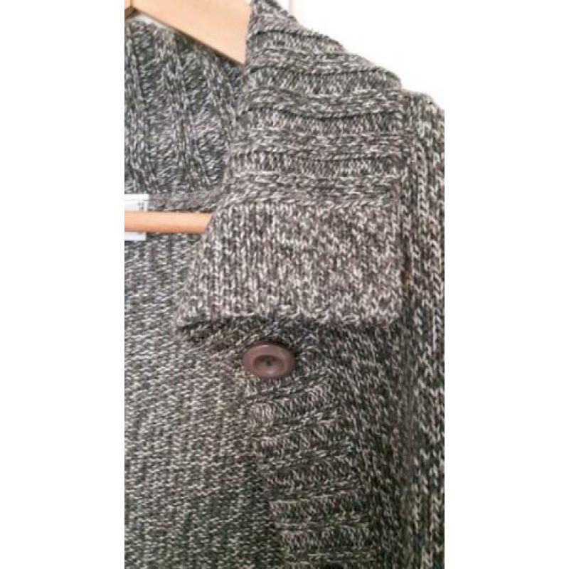 Mooi vest, maat 42, grijs gemêleerd.